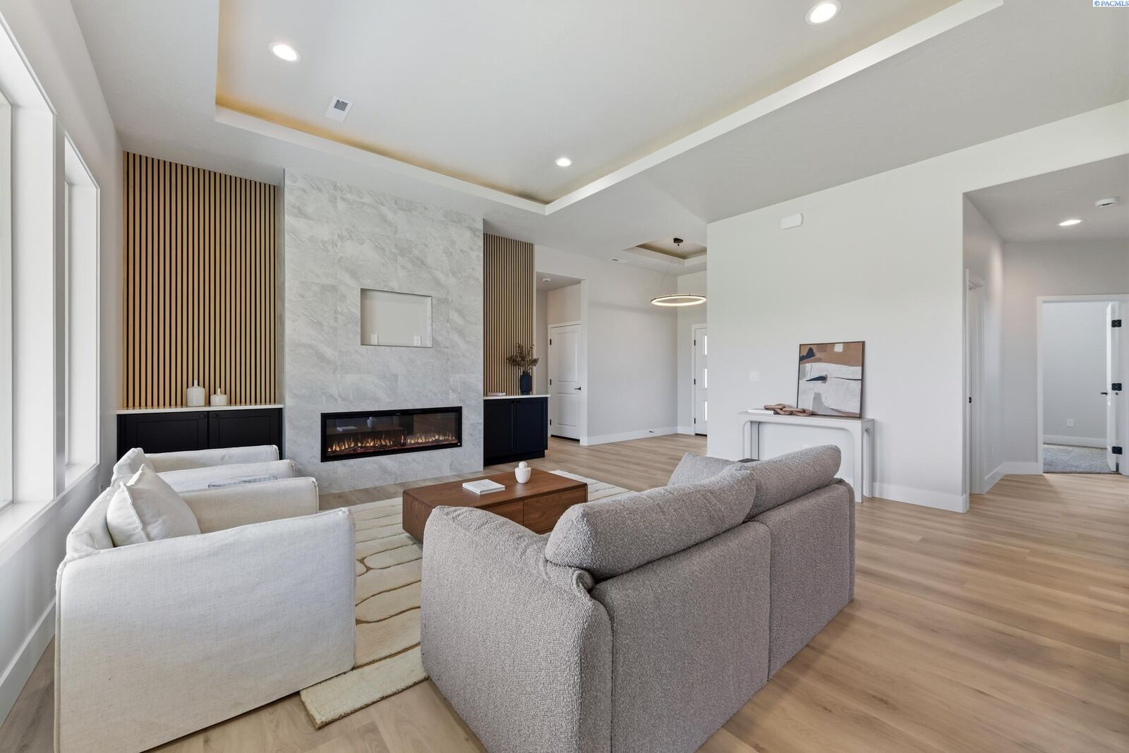 Property Photo: 1557 Livorno Ave WA 99352