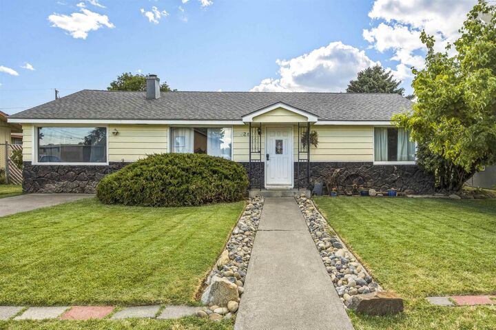 Property Photo: 424 S Olson Street WA 99336