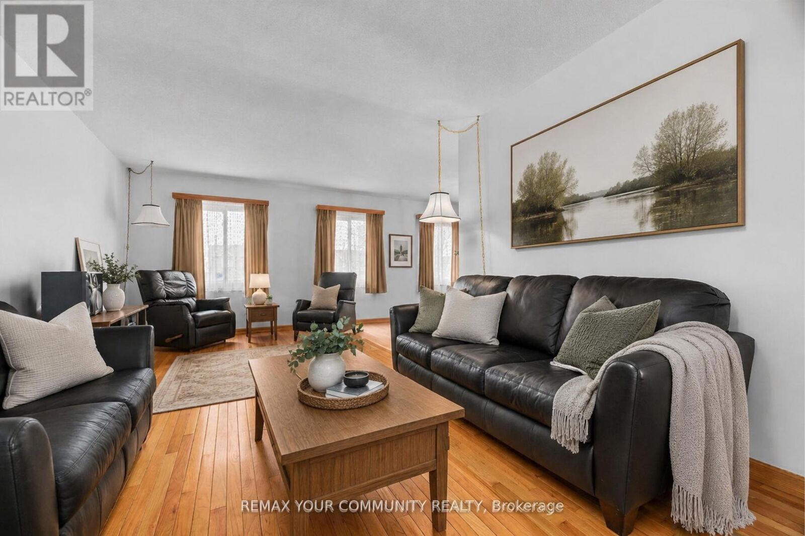 Property Photo: 21 Wright Crescent ON L1S 6S8