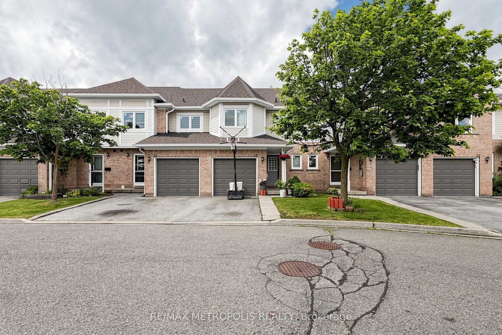 Property Photo: 62 Brisbane Court ON L6R 1V4