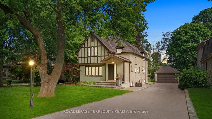 65 Burnhamthorpe Crescent — photo 1