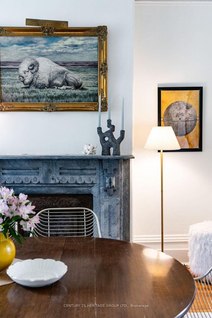Photo de la propriété: 324 Delaware Avenue ON M6H 2T8
