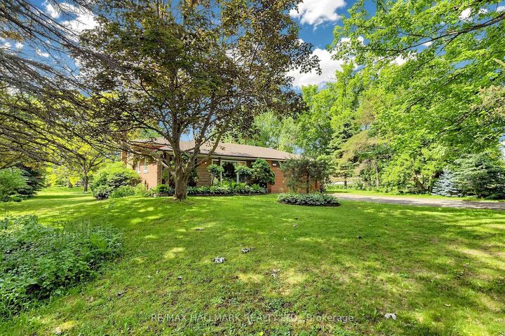 Property Photo: 5193 Aurora Road ON L4A 7X4