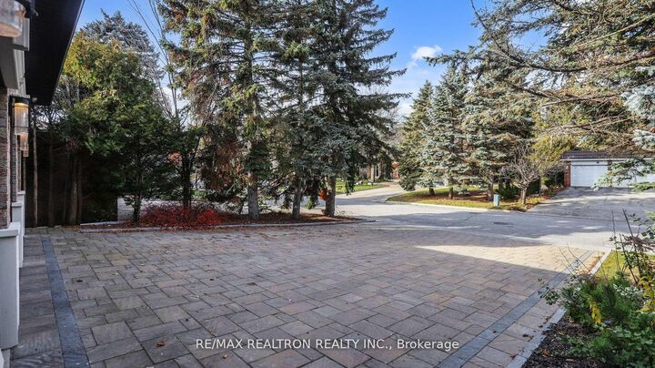 Property Photo: 1 Whitelaw Court ON L3T 5E6