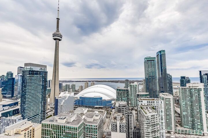 88 Blue Jays Way 4005 — photo 1