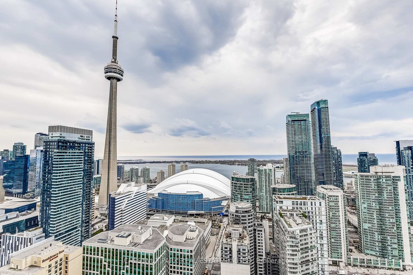 Property Photo: 88 Blue Jays Way 4005 ON M5V 2G3