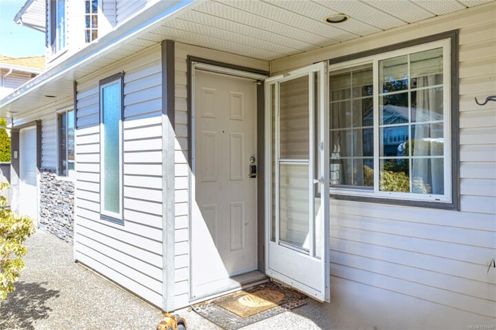 Photo de la propriété: 3321 Susan Marie Pl BC V9C 3V3