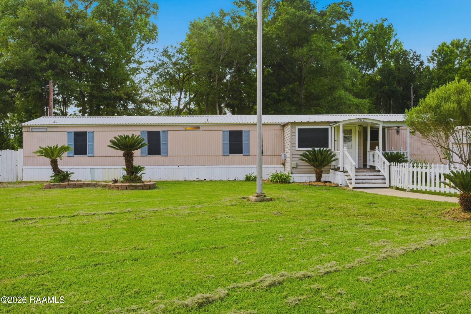 Property Photo: 2010 Cummings Street LA 70570