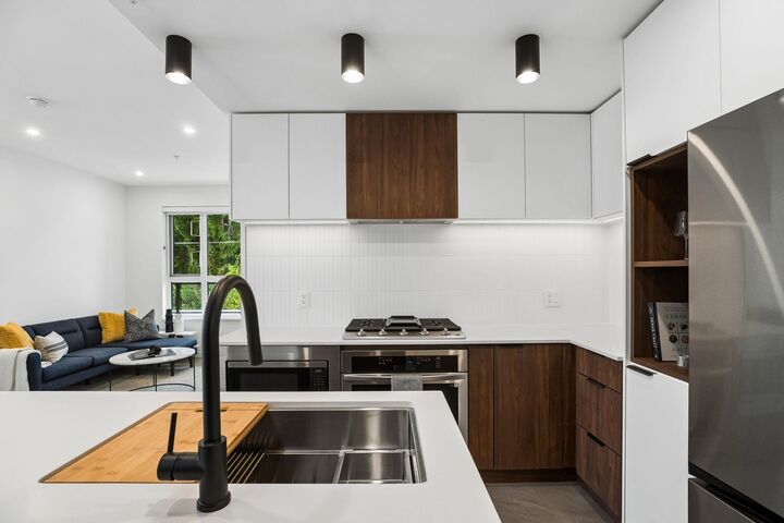 Property Photo:  623 Kemsley Avenue 206  BC V3J 0L8 