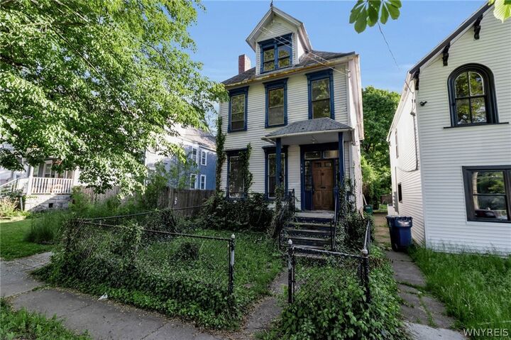 Property Photo:  162 Normal Avenue  NY 14213 