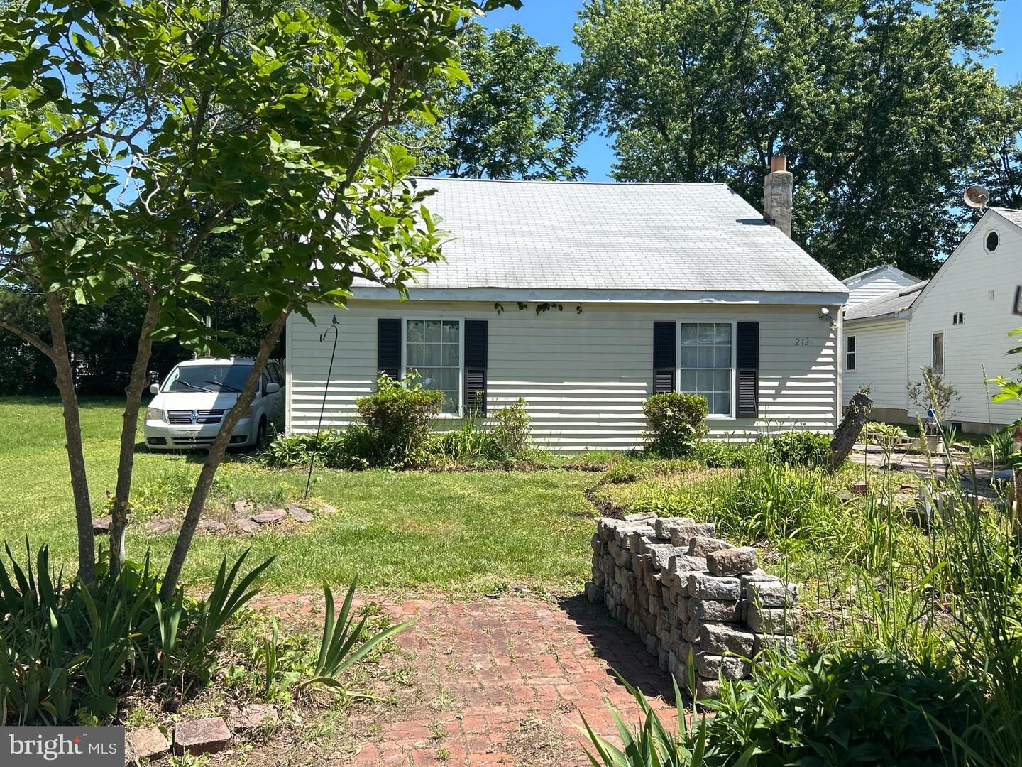 Property Photo: 212 Lakeview Avenue MD 21037