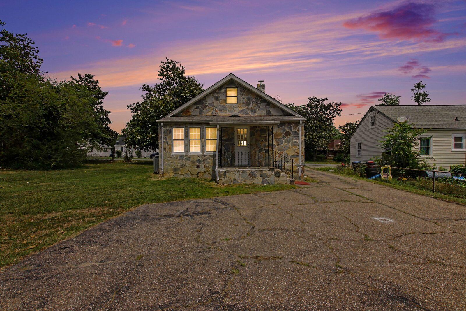 Property Photo: 112 Gibson Street VA 22401