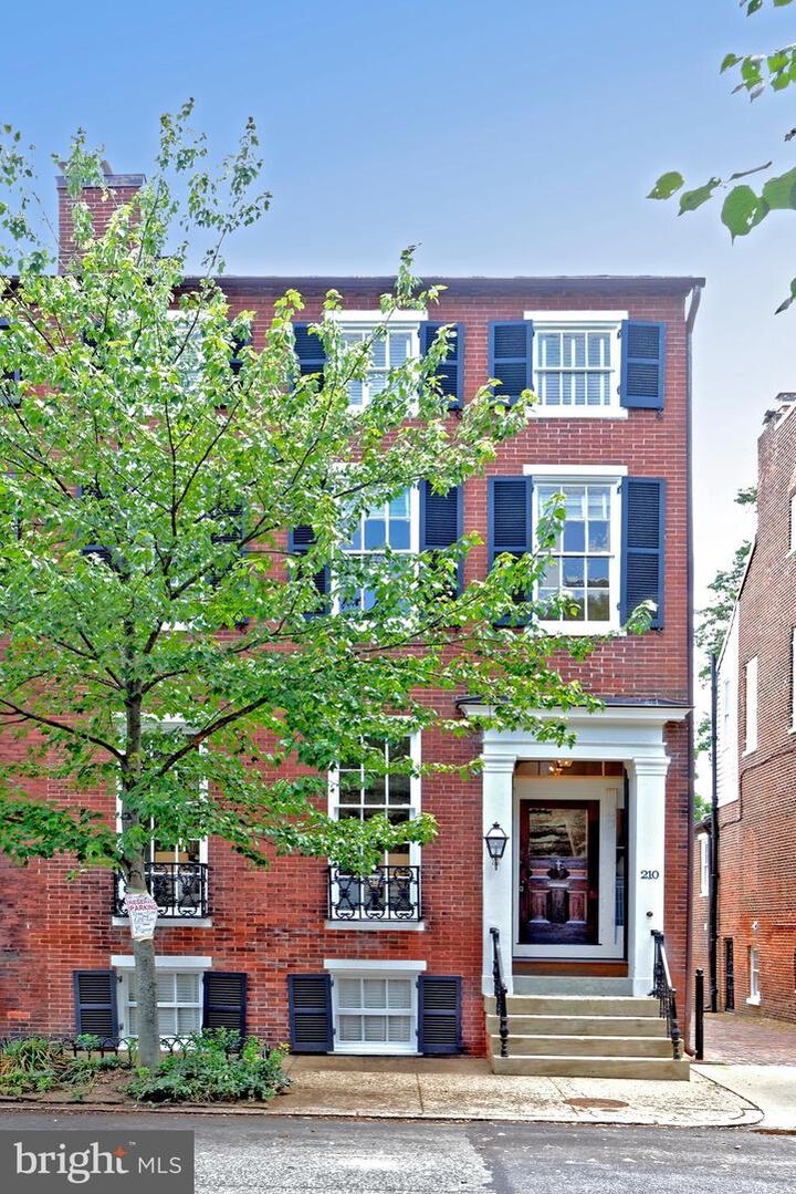 Property Photo:  210 S Pitt Street  VA 22314 