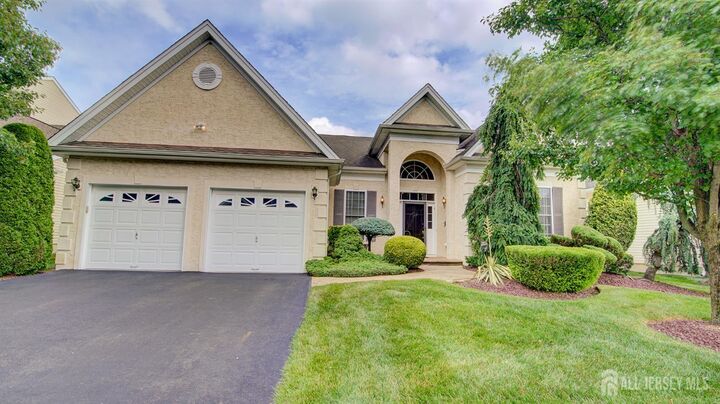 Property Photo:  3 Crooked Stick Place  NJ 08831 