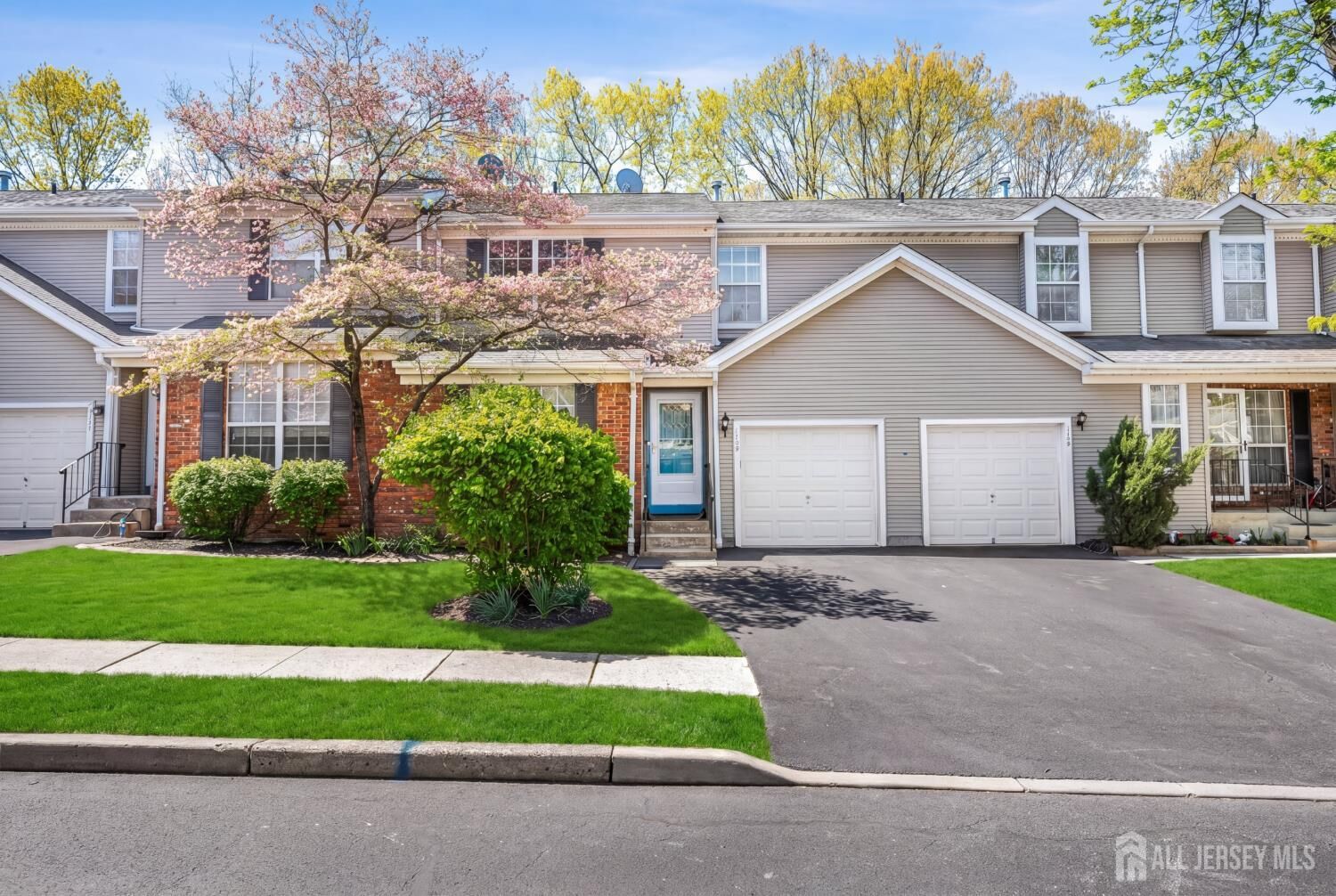 Property Photo:  150 Nantwich Court  NJ 08873 