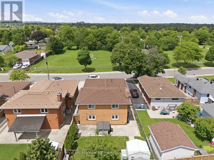 Property Photo:  477 Queen Victoria Drive  ON L8W 1G8 