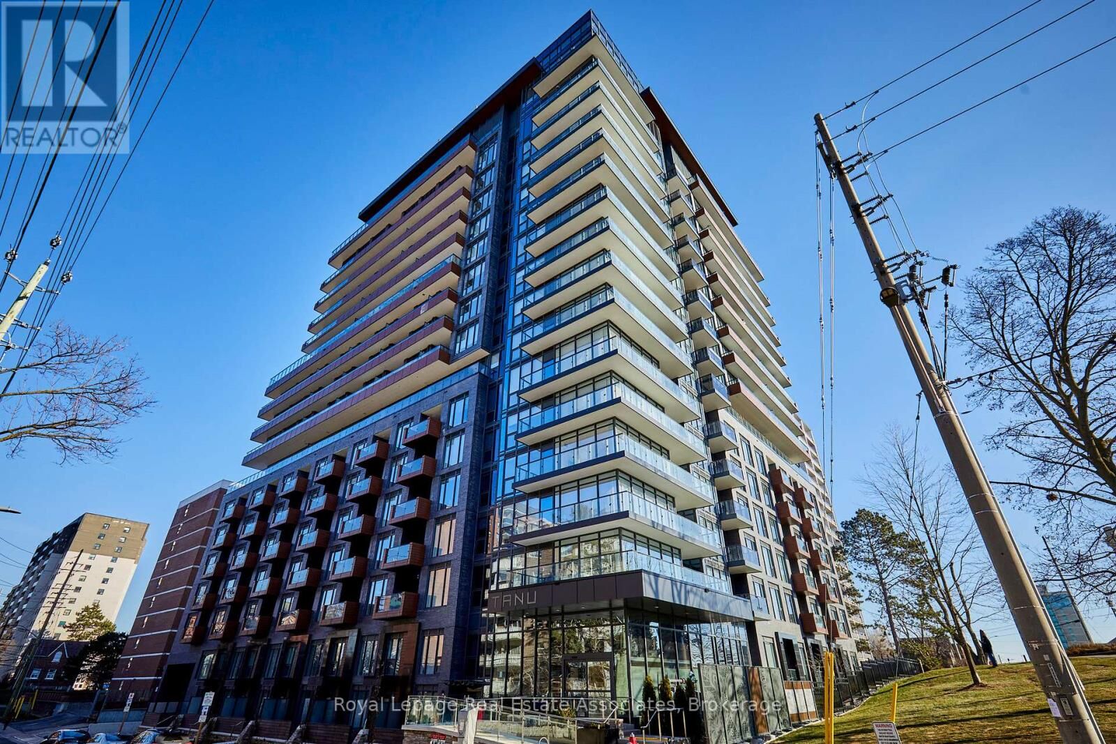 Property Photo:  21 Park Street East 1803  ON L5G 0C2 