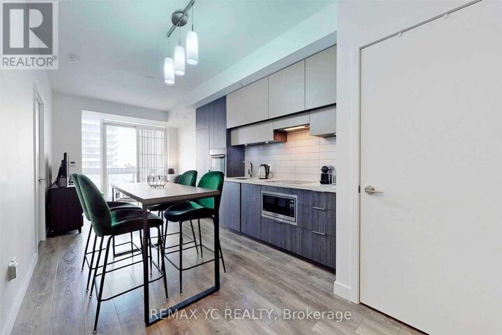 Property Photo: 8 Eglinton Avenue East 2212 ON M4P 0C1