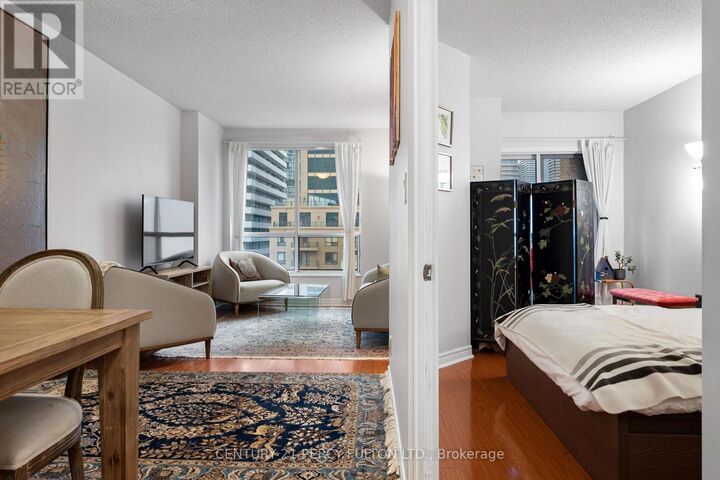Property Photo:  55 Bloor Street East 1808  ON M4W 3W6 