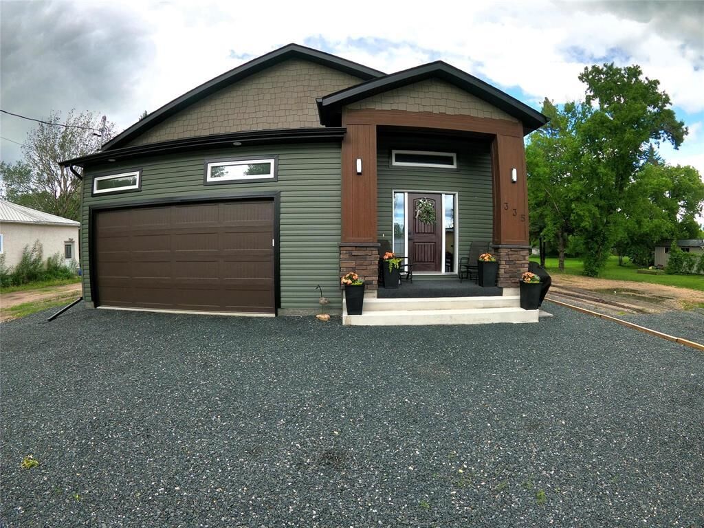 Property Photo: 335 Poplar Avenue MB R0E 0C0