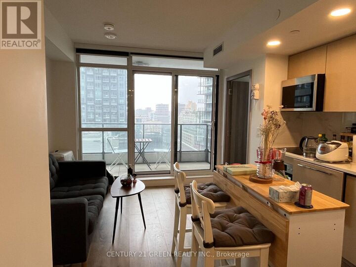 Property Photo:  38 Widmer Street 1809  ON M5V 0P7 