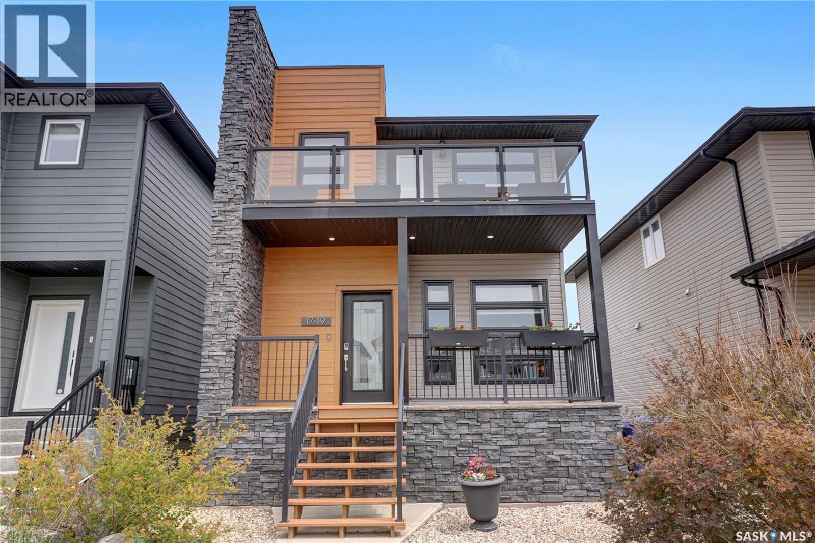 Property Photo:  1749 11th Avenue NW  SK S6J 0B3 