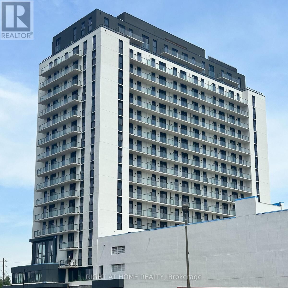 Property Photo:  33 Erie Avenue 811  ON N3S 0K7 