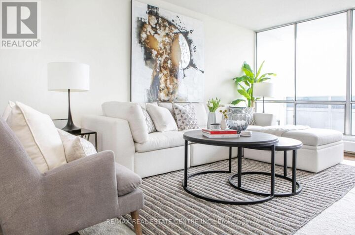 Property Photo:  50 Graydon Hall Drive 802  ON M3A 3A5 