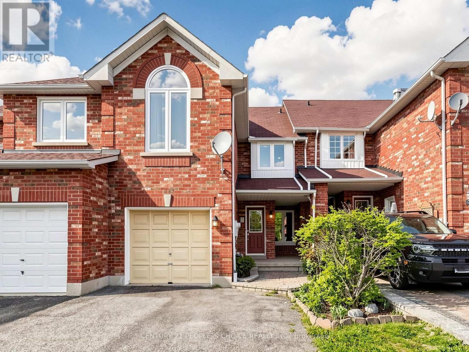 Property Photo: 1327 Killaby Drive ON L5V 2C3
