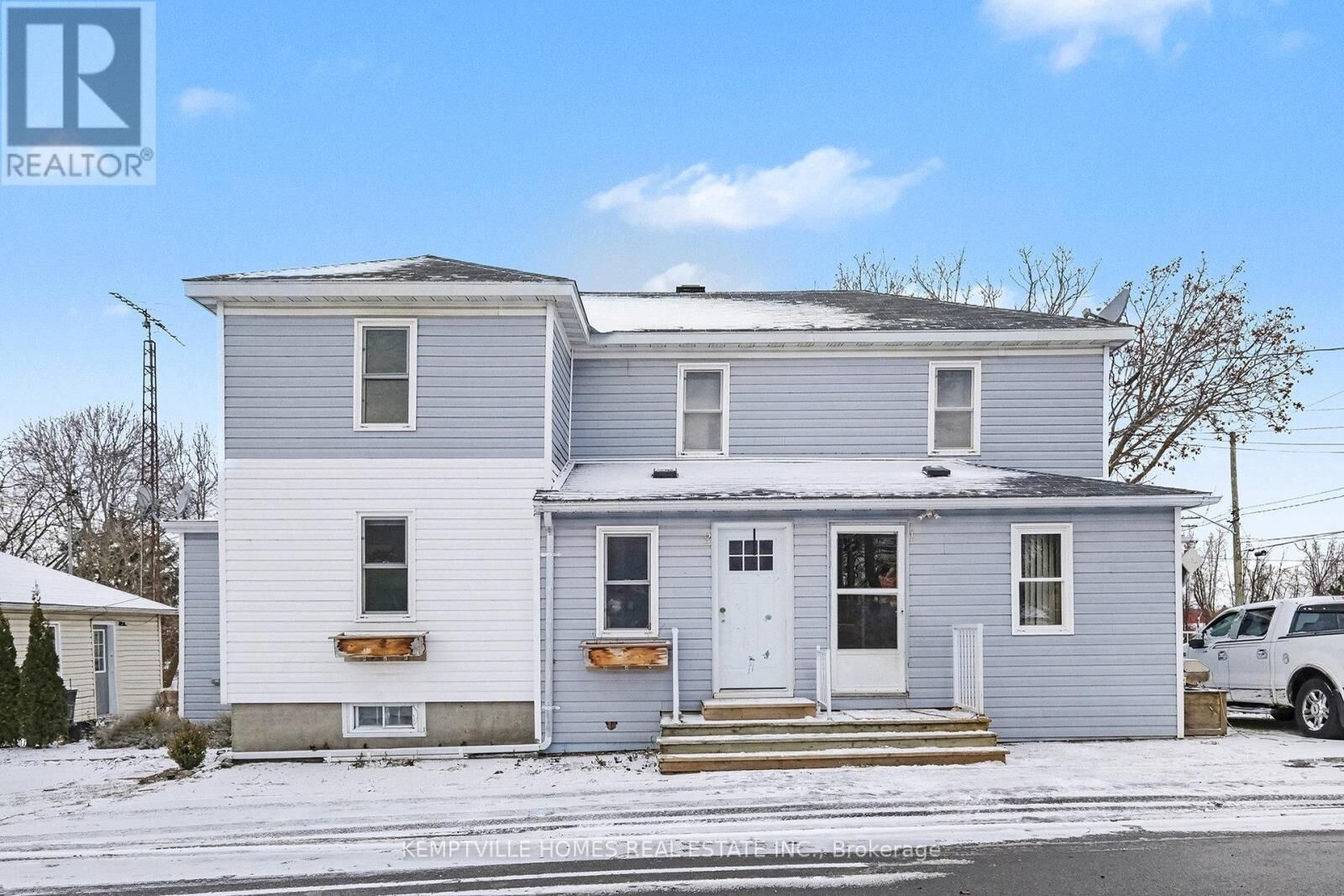 Property Photo: 2-803 St Lawrence Street 2 ON K0E 1T0