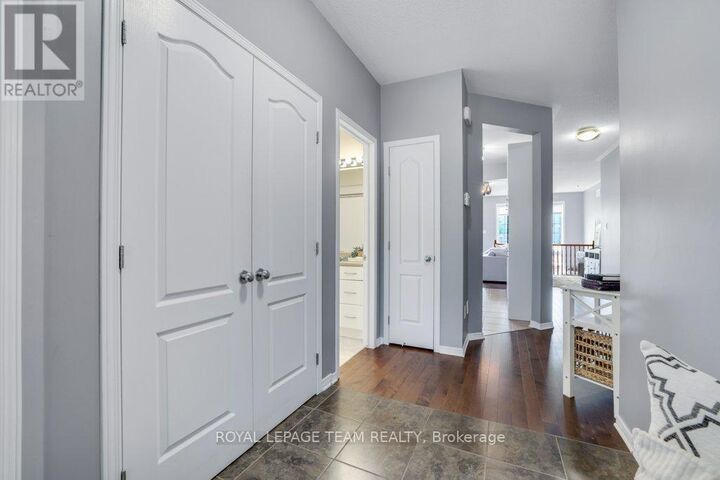 Property Photo: 556 Dalewood Crescent ON K2S 0L3