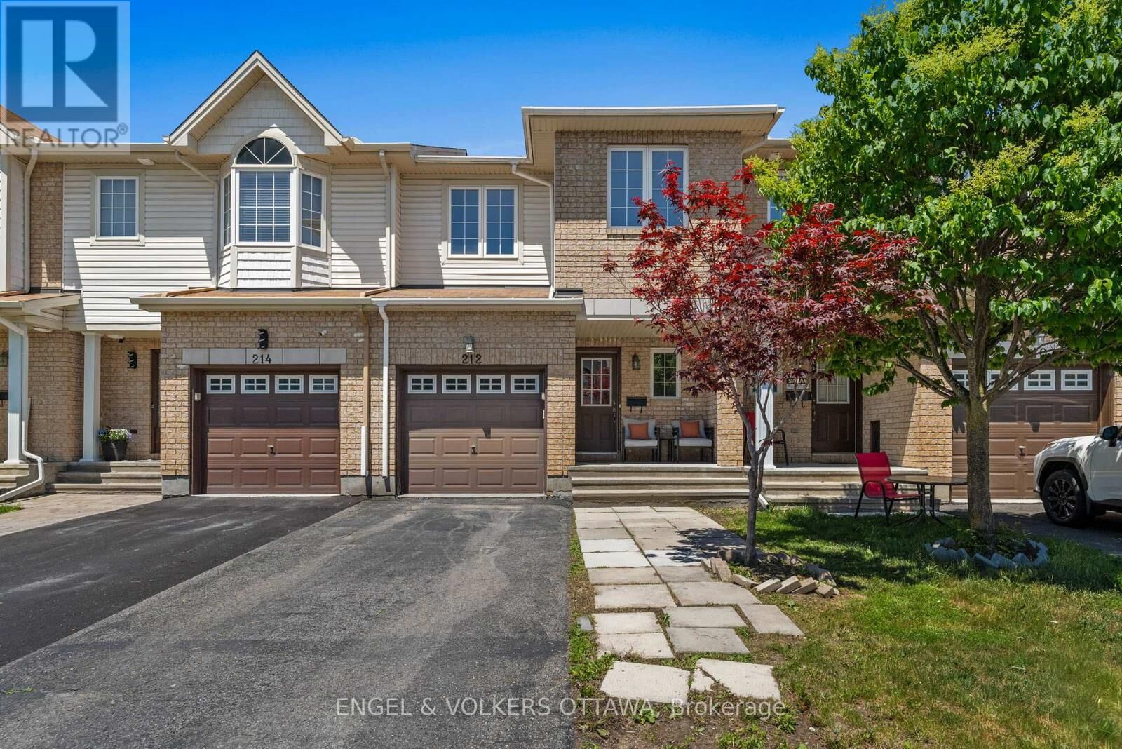 Property Photo: 212 Macoun Circle ON K1T 0H9