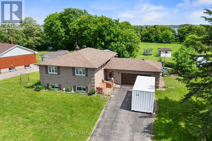 Property Photo: 17 Sunnymede Avenue ON K0E 1T0