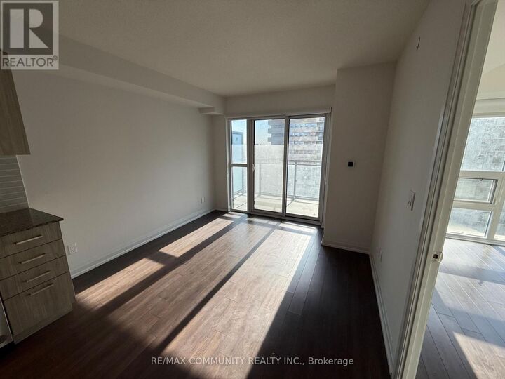 Property Photo: 20 Meadowglen Place 1408 ON M1G 0A9