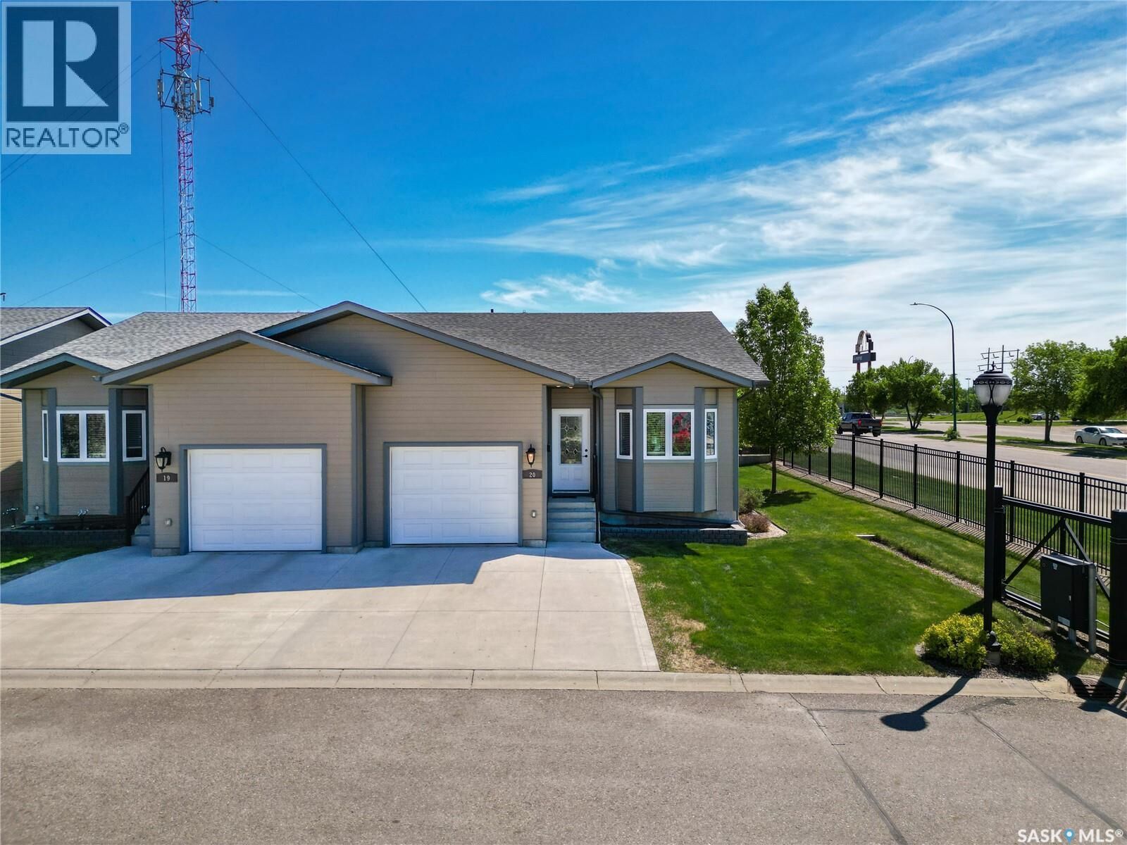 Property Photo:  20 550 Southwood Drive  SK S6V 1G4 