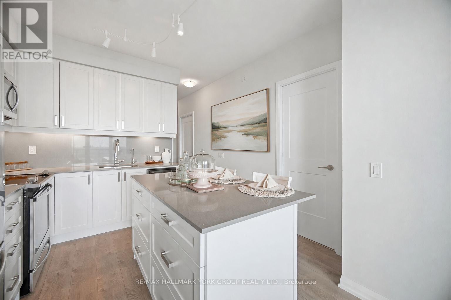 Property Photo: 7895 Jane Street 2117 ON L4K 0K2