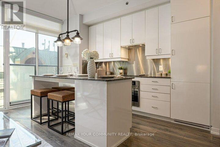 Property Photo:  426 University Avenue 1002  ON M5G 1S9 