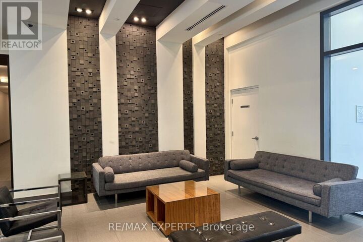 Property Photo: 20 Bruyeres Mews 505 ON M5V 0G8