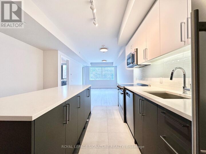 Property Photo:  664 Spadina Avenue 210  ON M5S 0G4 