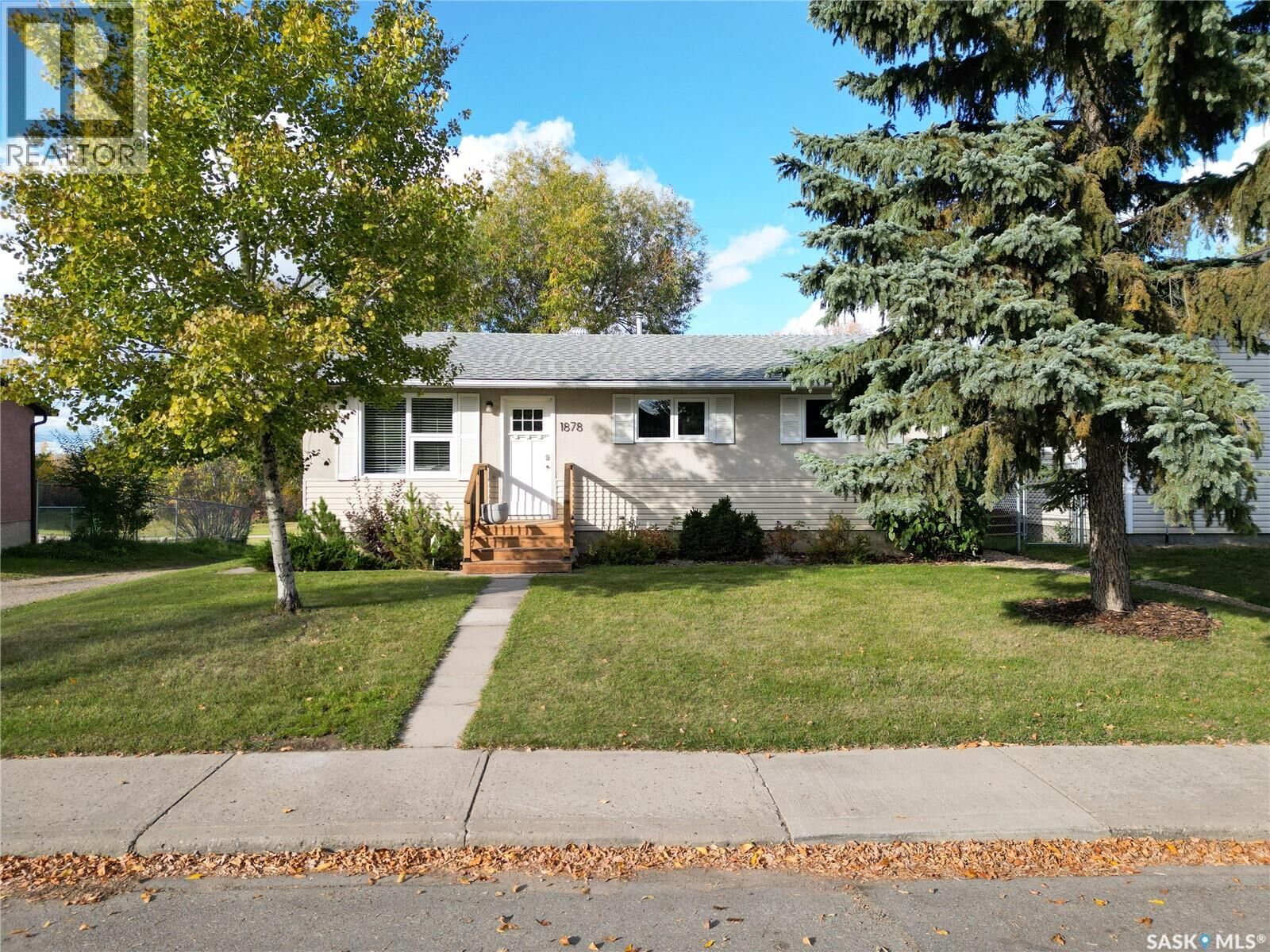 Property Photo: 1878 13th Street W SK S6V 3K3