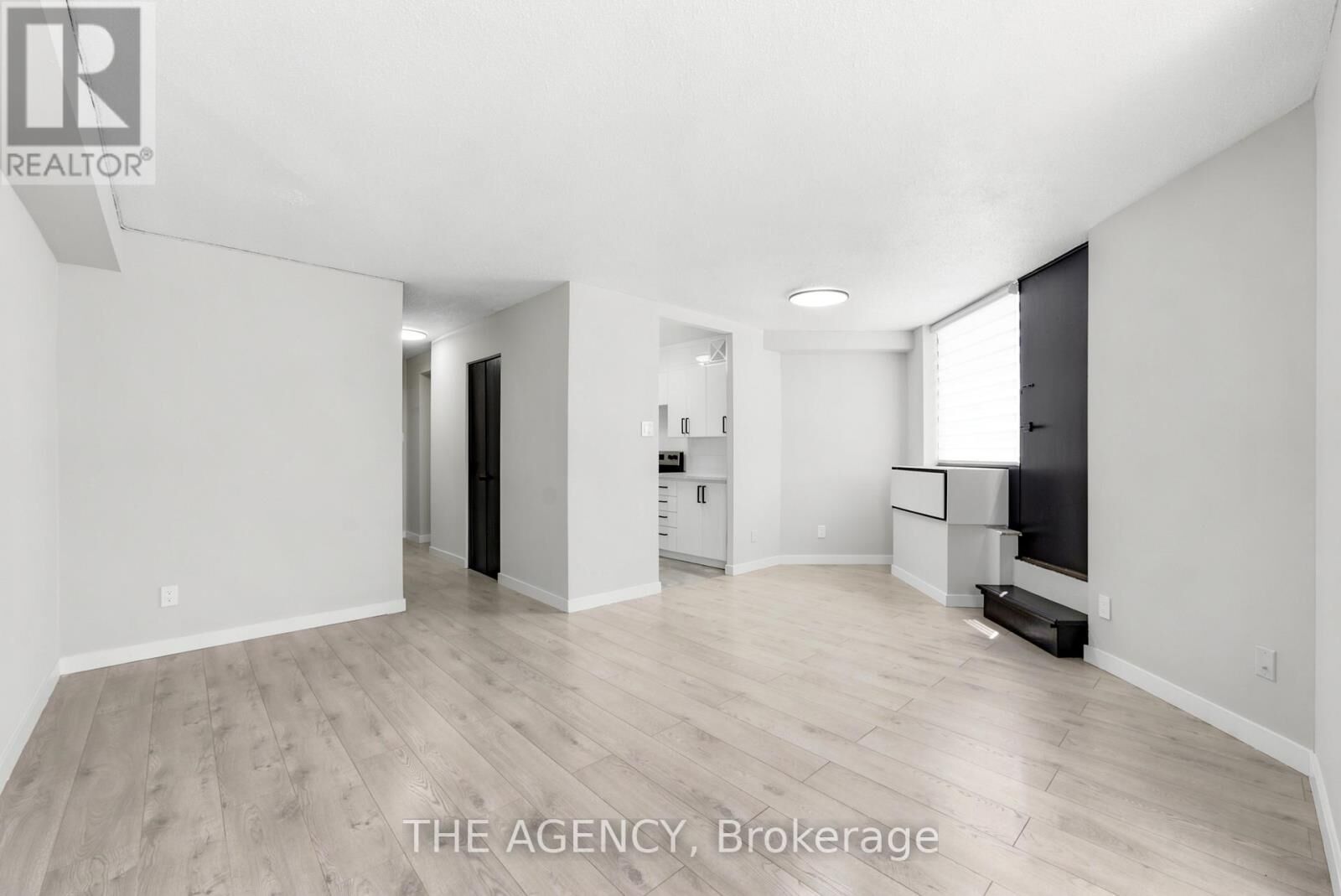 Property Photo: 2350 Dundas Street West 520A ON M6P 4B1