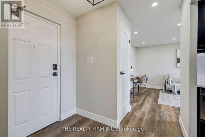 Property Photo:  135 Baseline Road West 910  ON N6J 4W4 