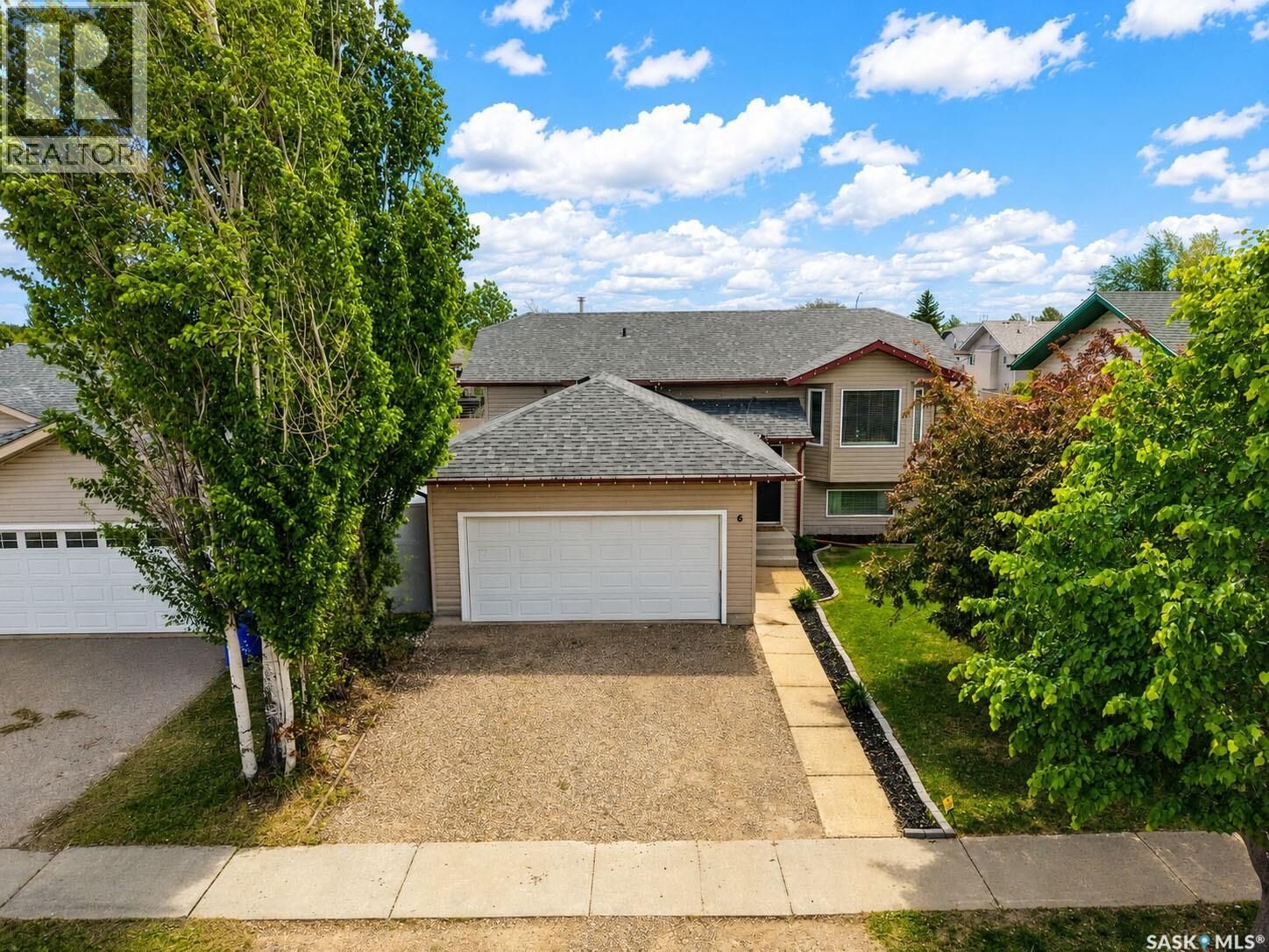 Property Photo:  6 Dmyterko Bay  SK S6V 8E8 