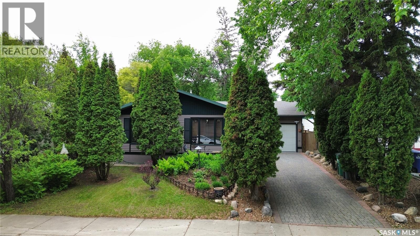 Property Photo:  75 Richmond Crescent  SK S7K 1A9 