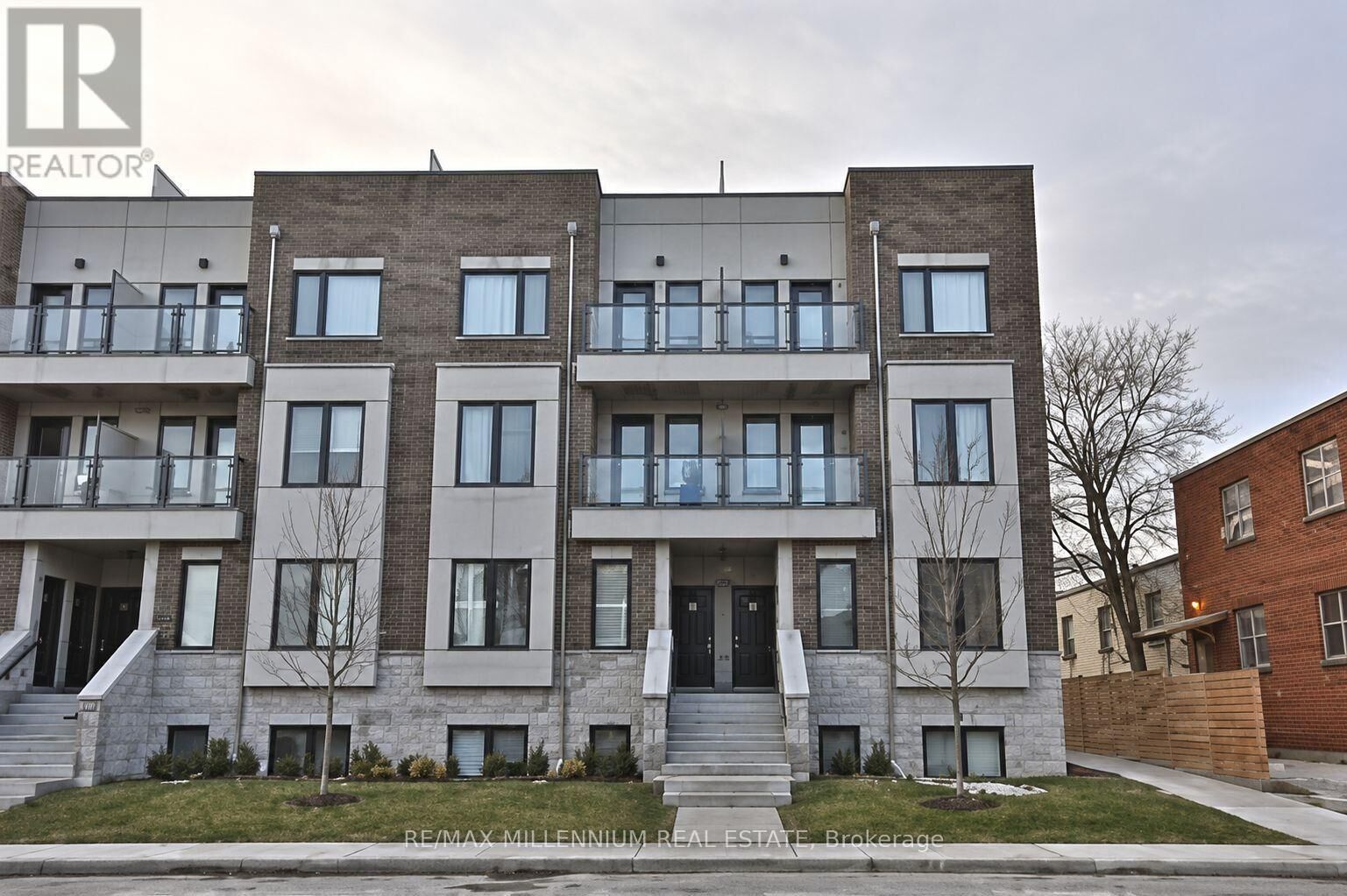 Property Photo:  256 Royal York Boulevard 110  ON M8V 2V9 