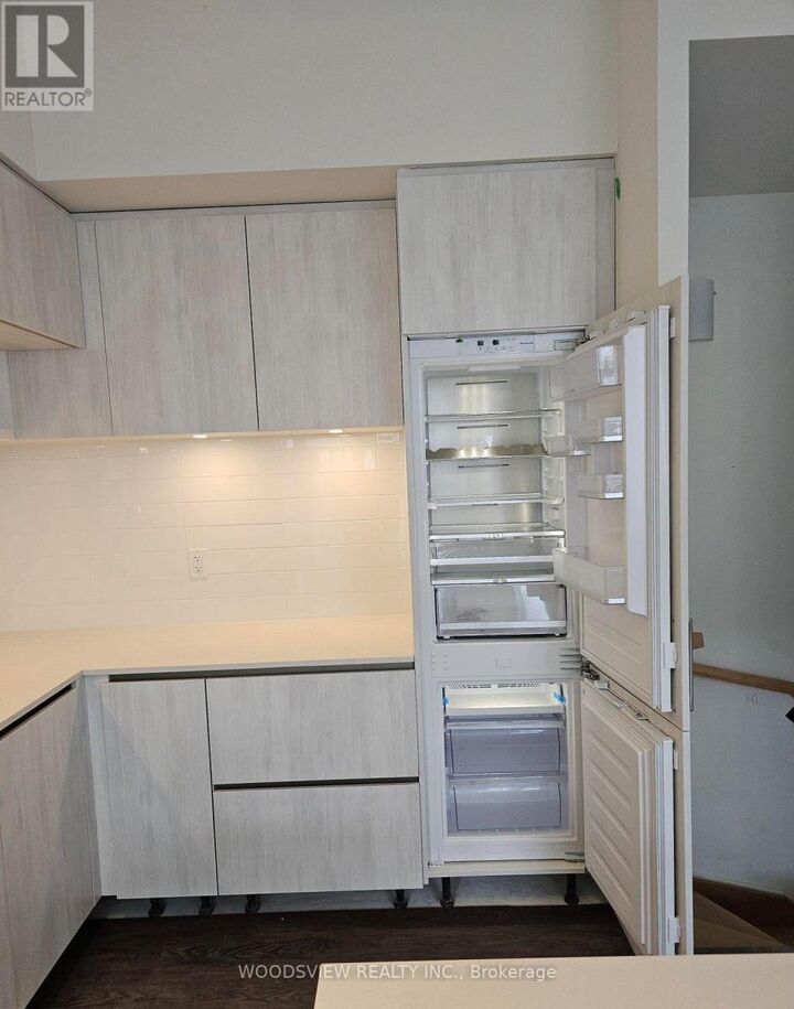 Property Photo:  12 David Eyer Road Th 1120  ON L4S 1M4 
