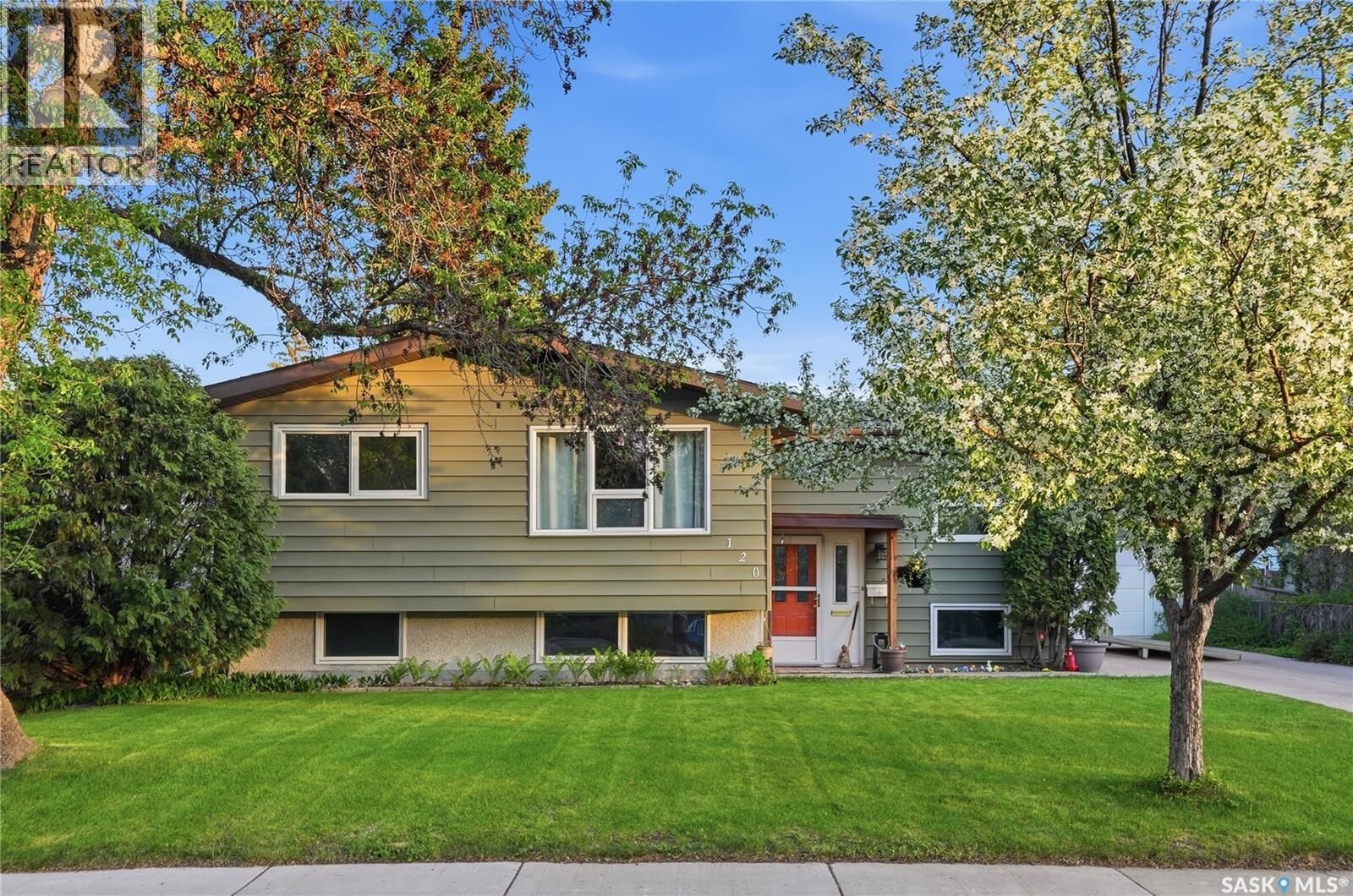 Property Photo: 120 Rupert Place SK S7K 1B3