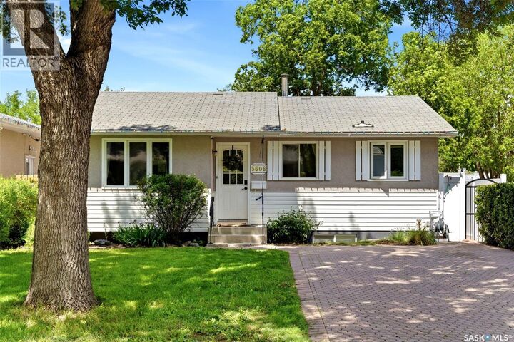 Property Photo: 5608 2nd Avenue N SK S4R 5M5