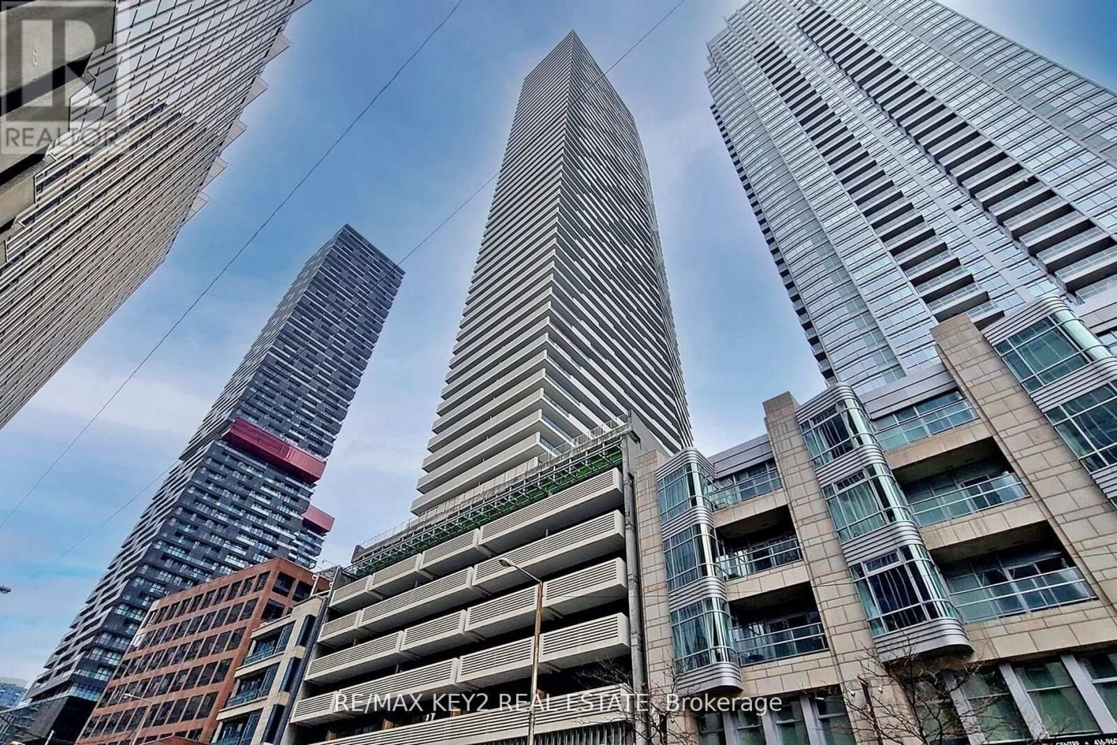 Property Photo:  2221 Yonge Street 1604  ON M4S 0B8 