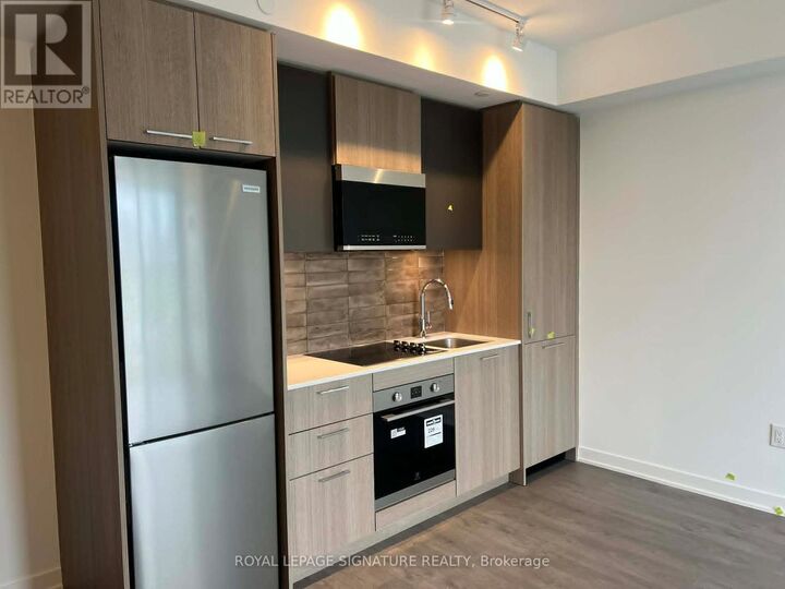 Property Photo:  10 Oak Street 1809  ON M5A 0Z1 